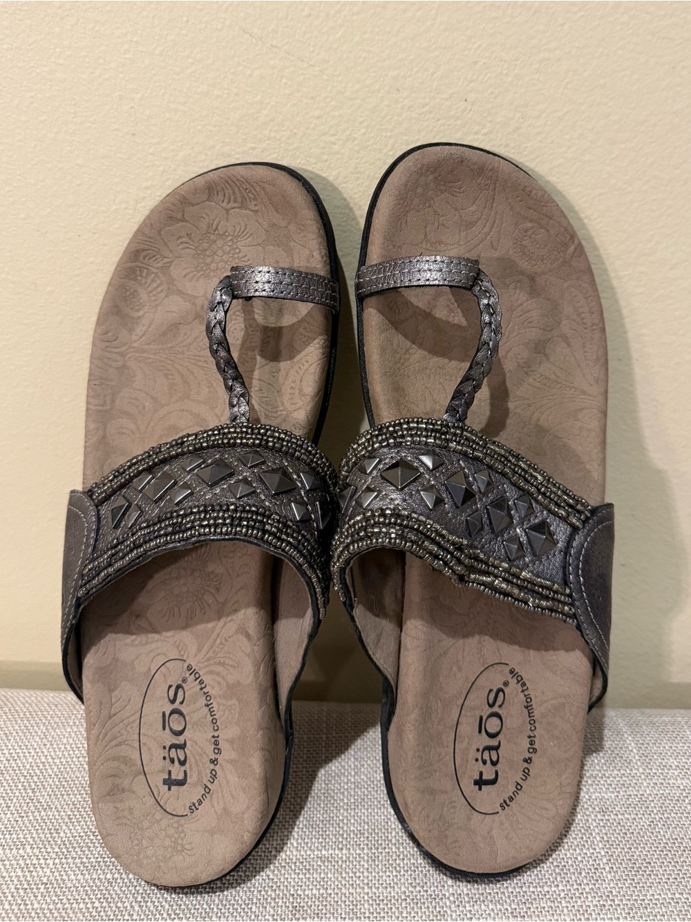 Taos Genie Pewter Metallic Studded Toe Loop Comfort Slide Sandals Size 8 / EU 39